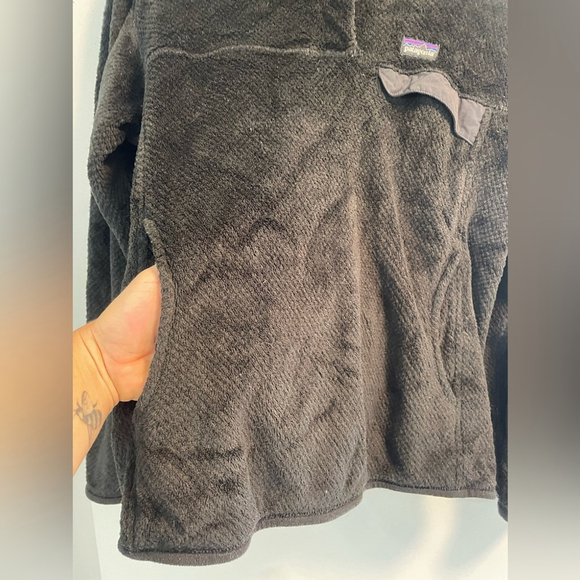 Patagonia, women’s large, black high pile quarter snap fleece pullover jacket - Picture 5 of 7